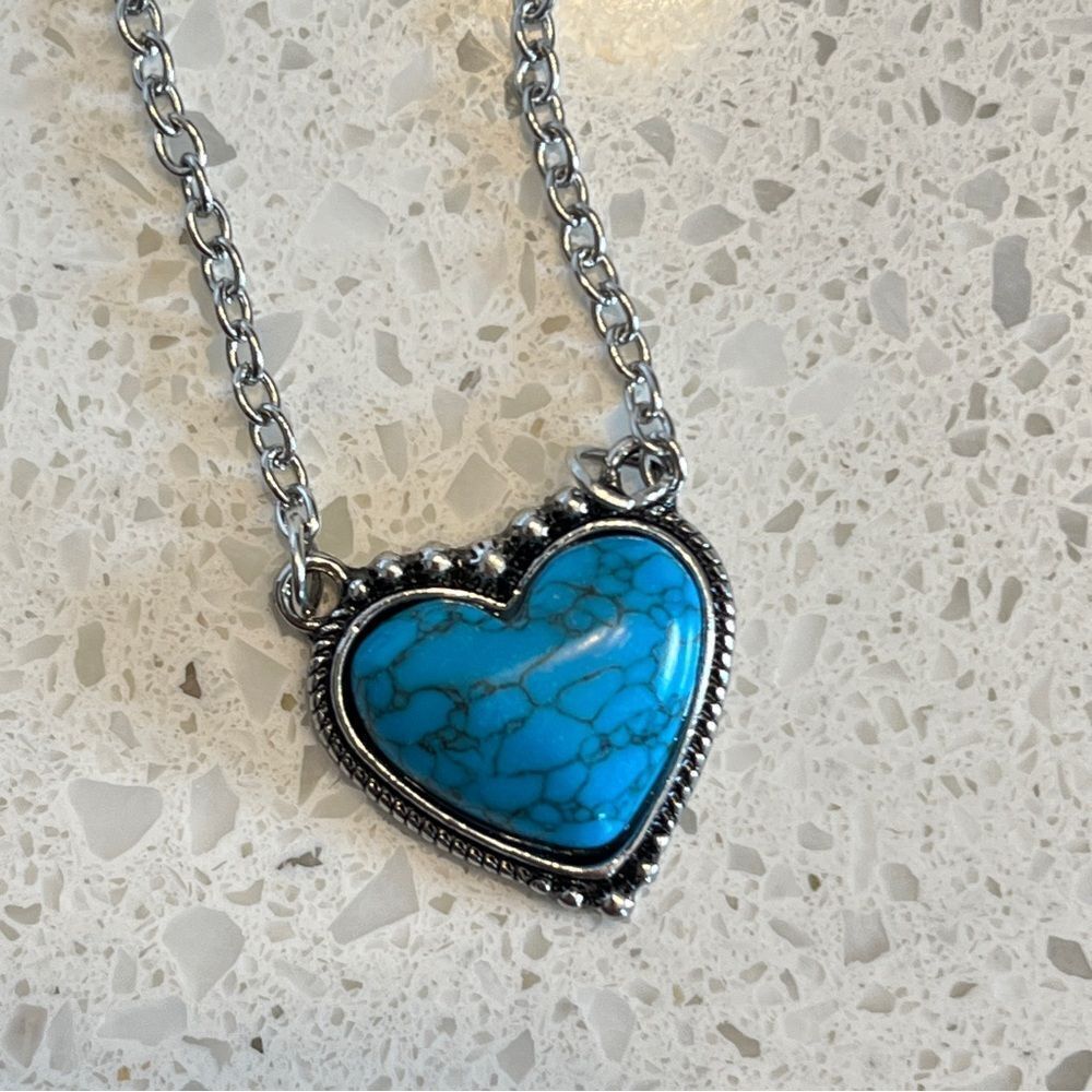 Western Style Vintage Fake Turquoise Necklace With Heart Shaped Pendant